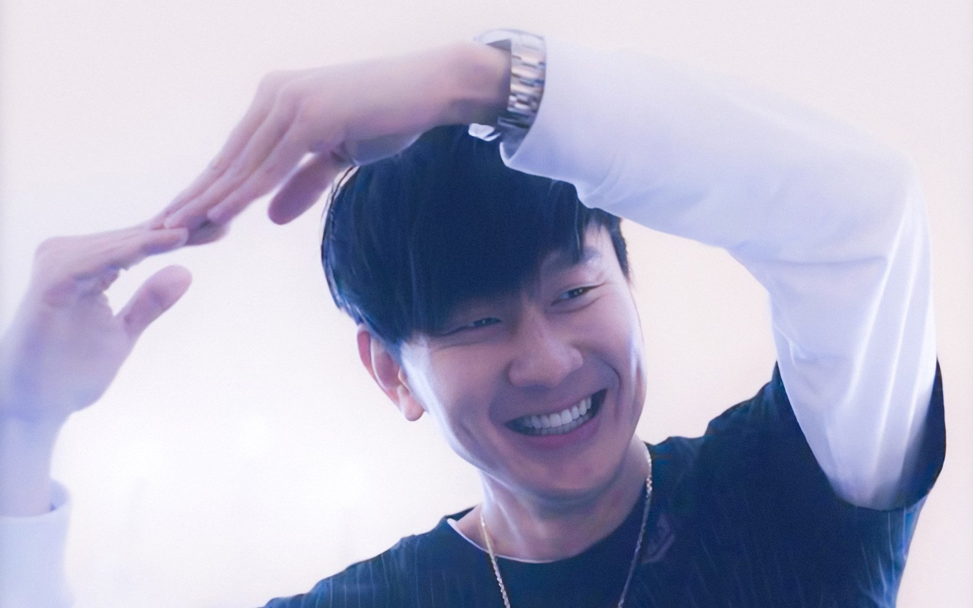 唐纳德·高尔通过精准的反击与突破，一次次撕裂对方防线